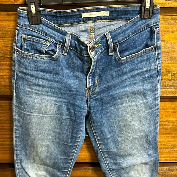 711 Levi’s Mid Rise Skinny Jeans - Picture 4 of 6